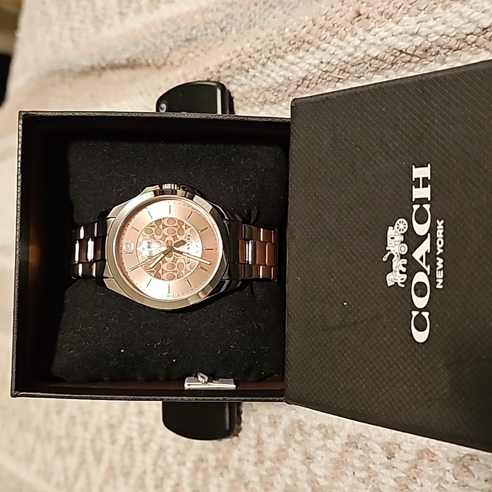 Watch - Picture 2 of 3